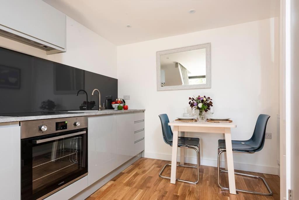 Appartement The Studio, Rosebud. 5 Minutes Walk To Beach. *
